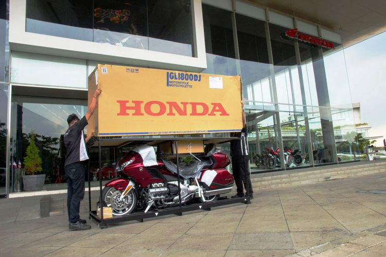 Baru Sehari Dipamerkan Honda Gold Wing Rp 1 Miliar Ini Sudah Laku 5 Unit 1 unboxing honda gold wing