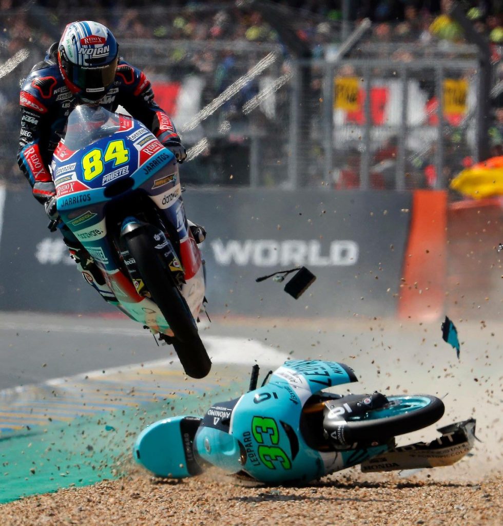 Penampakan Wajah Marco Simoncelli Melindungi Valentino Rossi? 4 Jakub Kornfeil