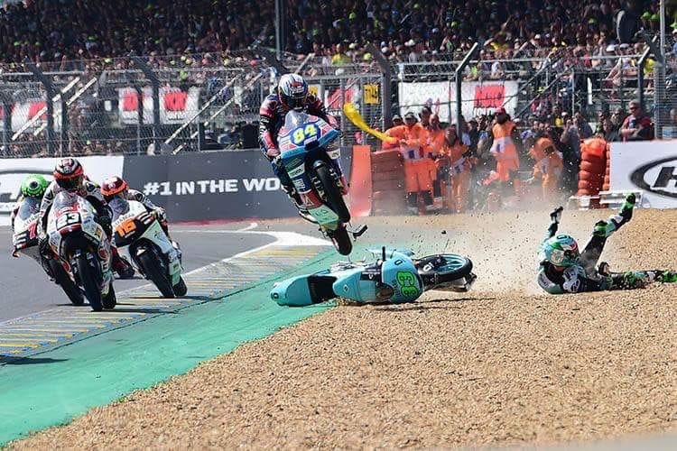 Penampakan Wajah Marco Simoncelli Melindungi Valentino Rossi? 5 Jakub Kornfeil