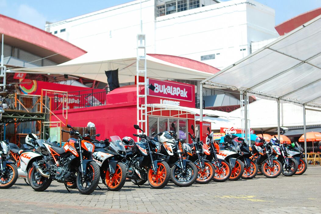 Orange Ride City Riding Go to IIMS 2