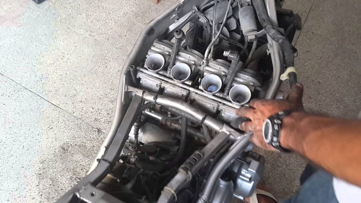 Yamaha FZX-250 ZeaL 4 Silinder, Hanya Berumur 8 Tahun 1 Yamaha FZX 250 Karburator