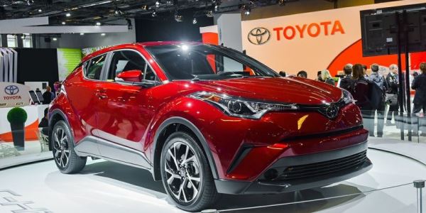 Penjualan SUV Compact Oktober 2019, HR-V Tak Terkalahkan 3 toyota C-HR IIMS 2018