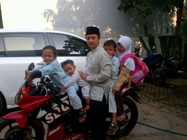 Ulama dan Motor Tunggangannya 1 ustad yusuf mansur naik motor