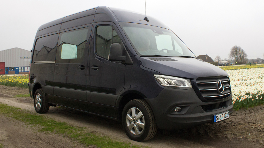 MPV Selain Merek Jepang yang Tidak Sukses di Indonesia 2 2019 mercedes benz sprinter