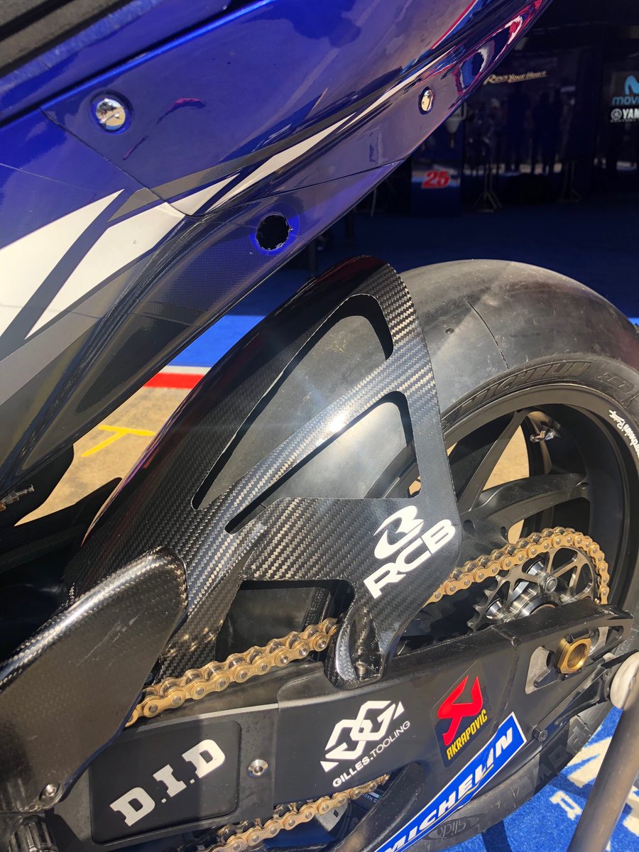 Jorge Lorenzo dan Valentino Rossi Kenapa Lebih Kencang ? 4 A new mud guard for the YamahaMotoGP Less turbulence and better cooling of the rear tyre