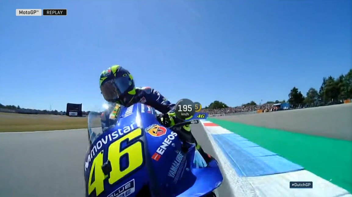 Rossi tabrak Lorenzo