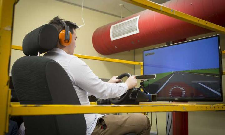 Gara-Gara Game, Bocah 9 Tahun Ini Nekat Nyetir Mobil Ibunya 1 simulator setir mobil