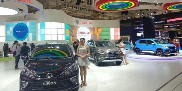 Melihat Penjualan Mobil Bulan November yang Menurun 3 booth daihatsu giias 2018
