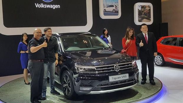 Dua Artis Keren Ini Belanja Kendaraan di Pameran GIIAS 2018 1 rifky balweel beli vw tiguan vrs