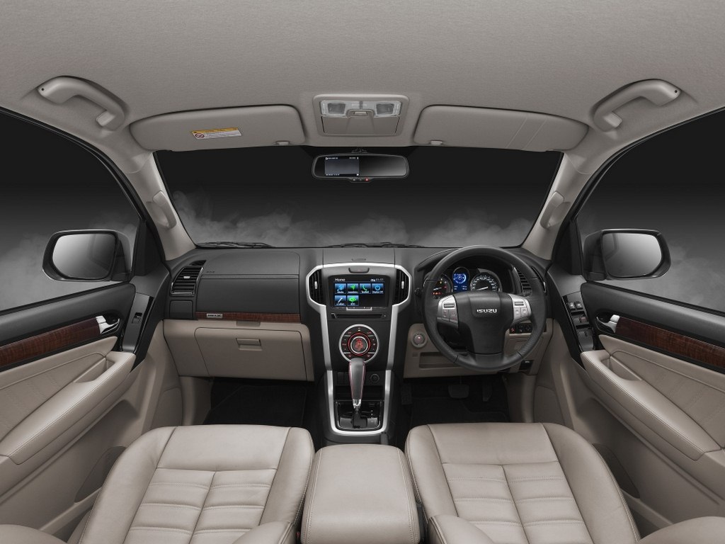 Isuzu MU-X akan Sambangi India, Model Diubah 2 2017 Isuzu MU X iNDIA LAUNCH interior