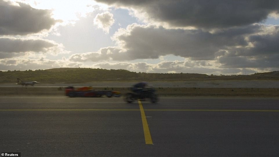 Adu Balap Supercar Superbike Formula1 Jet Pribadi dan Jet Tempur Siapa Menang 2
