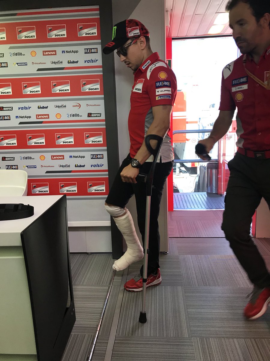 Lorenzo Menuduh Marc Menghancurkan Balapan dan Kakinya 1