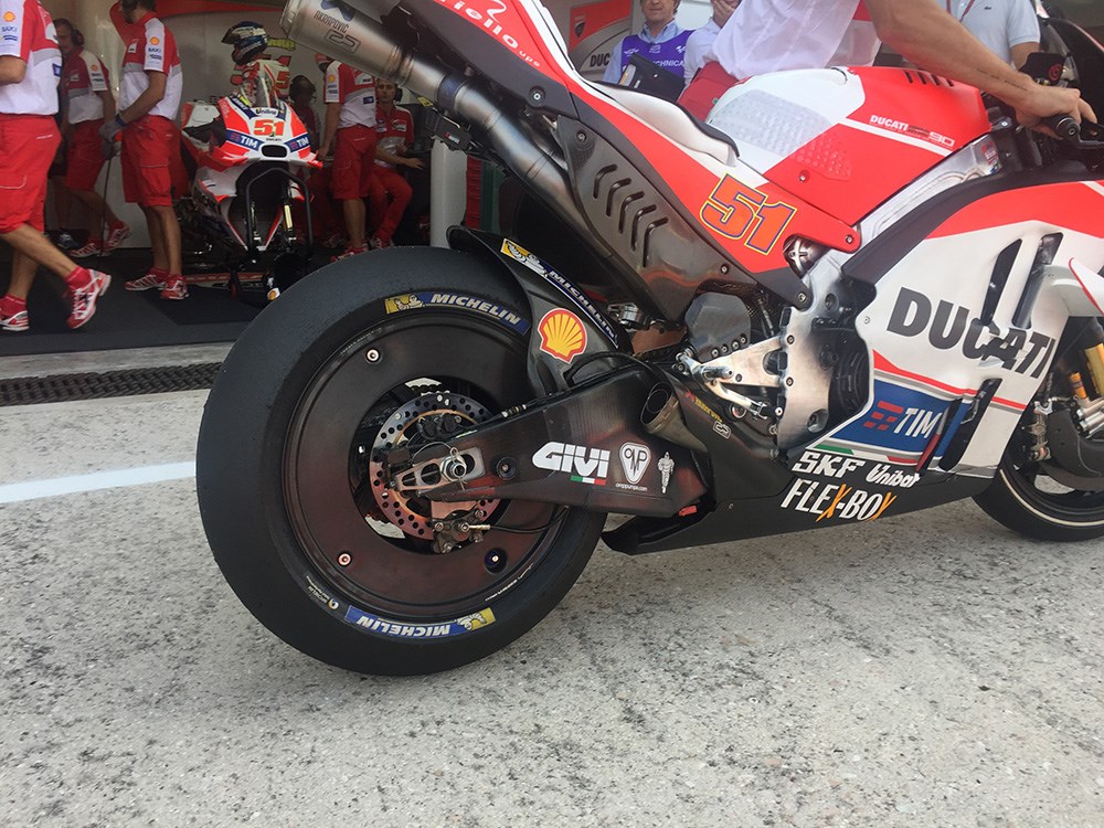 Disc Wheels Apakah Akan Menjadi Trend di MotoGP ? 2 MotoGP Wheel Dop