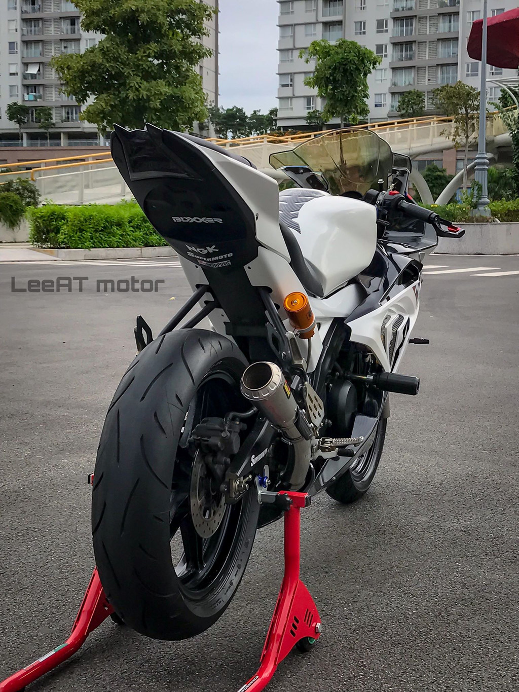 Edian, Harga Yamaha R15 V2 Ini 35 juta Dimodif Moge BMW 1000 cc Habis 450 juta ! 6 Modifikasi Yamaha R15 Menjadi Moge BMW 1000cc 5
