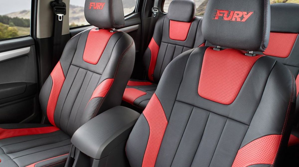 Isuzu Hadirkan D-Max Special Edition Fury Merah Merona 1 d max fury special edition leather seats