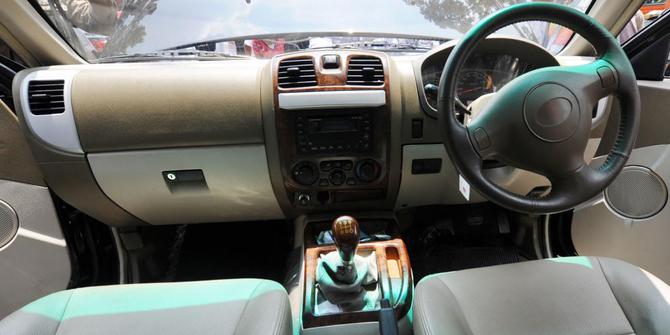 Bocoran Spesifikasi Mobil Esemka Bima 2 interior esemka