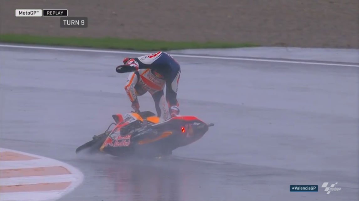 Inilah Kesalahan Terbesar Marc Marquez Musim Ini, Beruntung Sudah Juara Dunia ! 2 Inilah Kesalahan Terbesar Marc Marquez Musim Ini 2