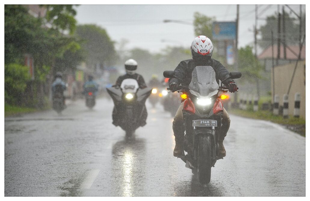 Tips Aman Berkendara Di Musim Hujan