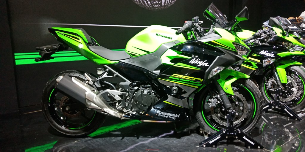 Kawasaki Meluncurkan Dua Motor Baru di IMOS 2018 2 kawasaki ninja 250 imos 2018