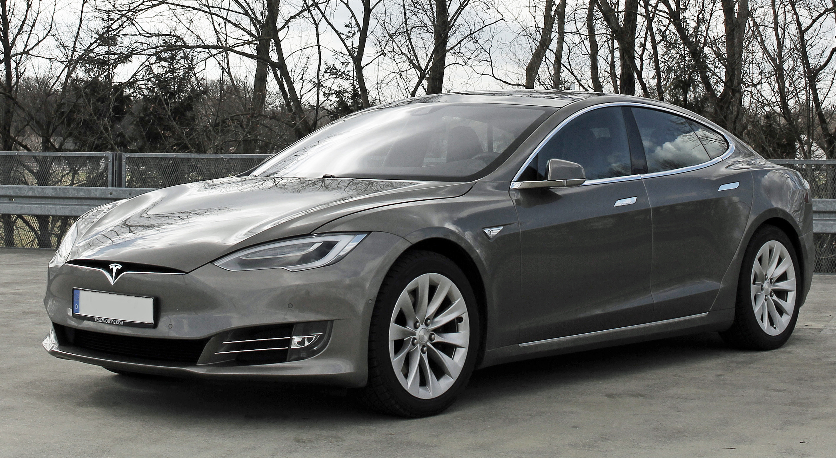 Tesla Bukan Lawan yang Setara Bagi Porsche ? 2 Tesla Model S Facelift ab 04 2016 trimmed