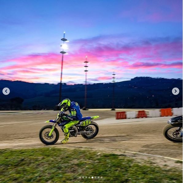 Menunggu Peluncuran Tim MotoGP di Jakarta Valentino Rossi Giat Berlatih 2 Menunggu Peluncuran Tim di Jakarta Valentino Rossi Giat Berlatih 1