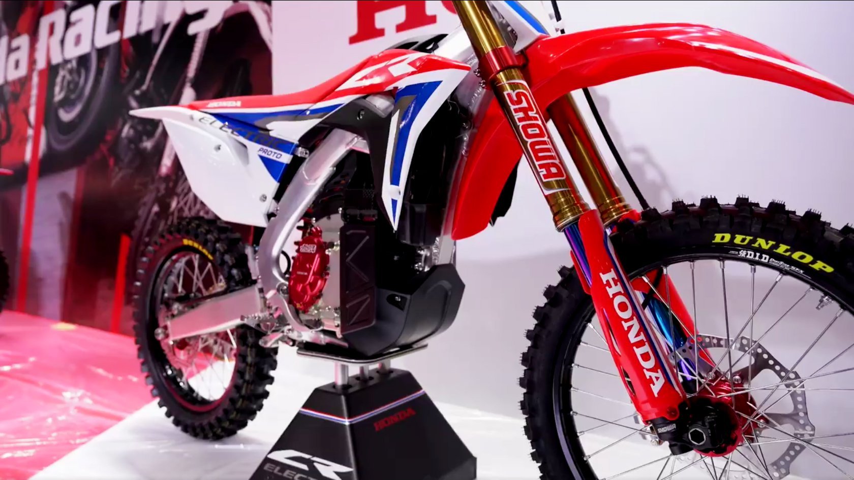 Honda Tampilkan Motor Trail CRF Listrik di Jepang 1 032219 honda cr electric prototype 2 1