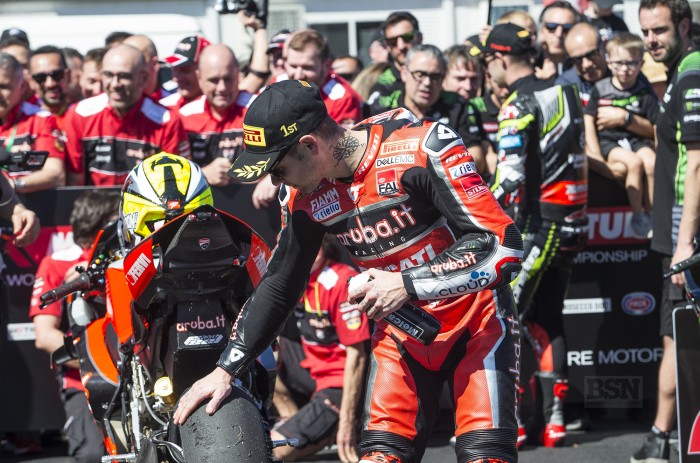 Foto Ban Belakang Ducati Alvaro Bautista yang Hancur Tapi Bisa Juara 2