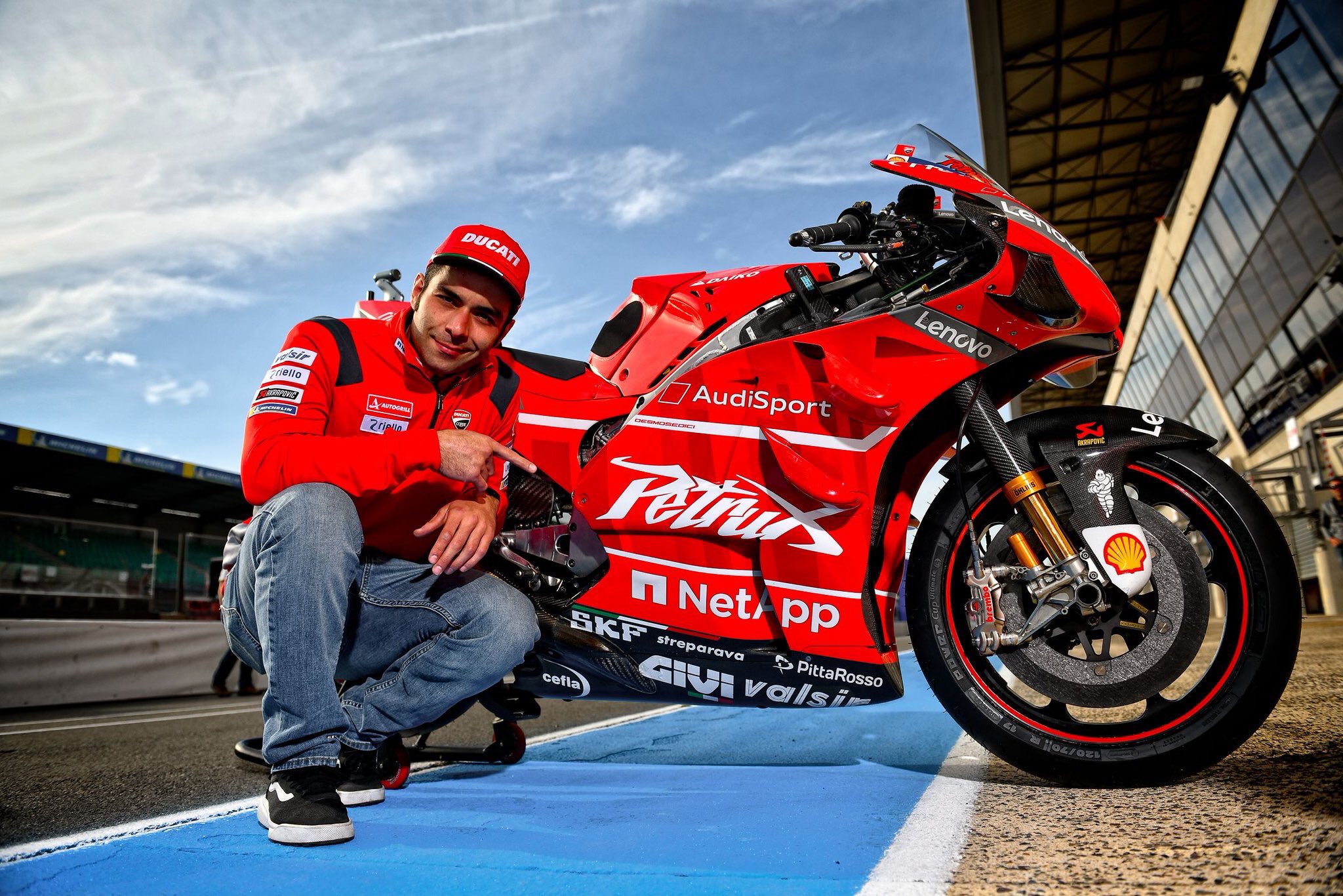 Logo Rokok Dicekal Tim Ducati Tempel Nama Dovi dan Petrux di Le Mans