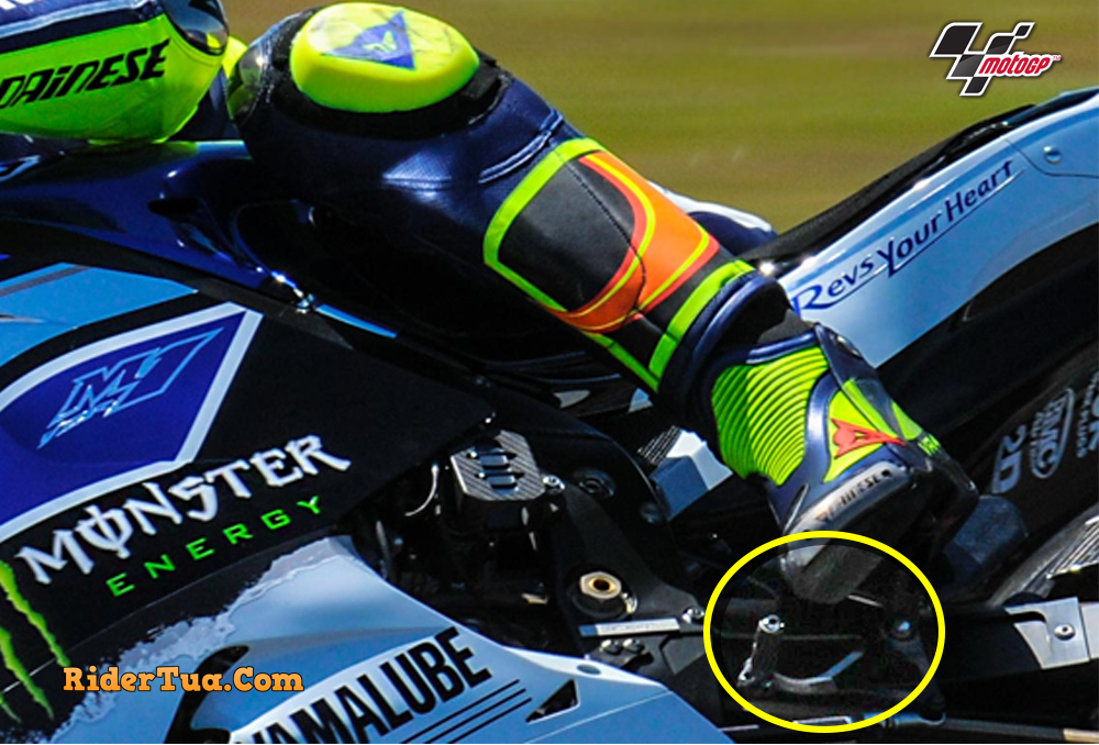 Bos Yamaha-Ducati Sebut Lorenzo Pembalap Pemula dan Kesurupan, 'Gear Lever' Rossi Patah! 3 Gear Lever tuas persneling Yamaha M1 Valentino Rossi 1