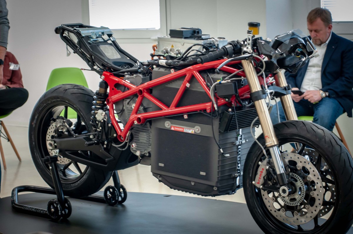 Energica, Pabrikan Motor Listrik Italia Ini Mulai Ekspansi ke Indonesia 2 Energica Ego baterei