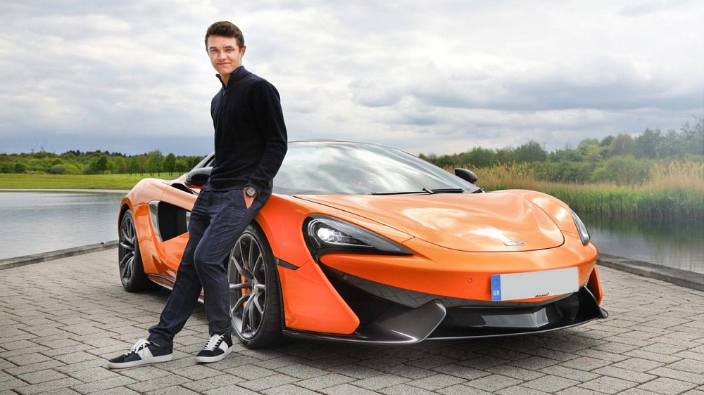 MotoGP Melupakan Rossi? Salah Besar, Formula 1 Saja Idolakan Dia, Ini Buktinya ! 2 Lando Norris McLaren 570S Coupe F1