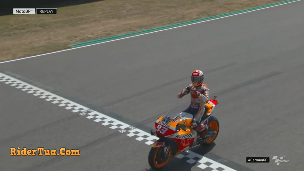 aksi lepas tangan Marquez