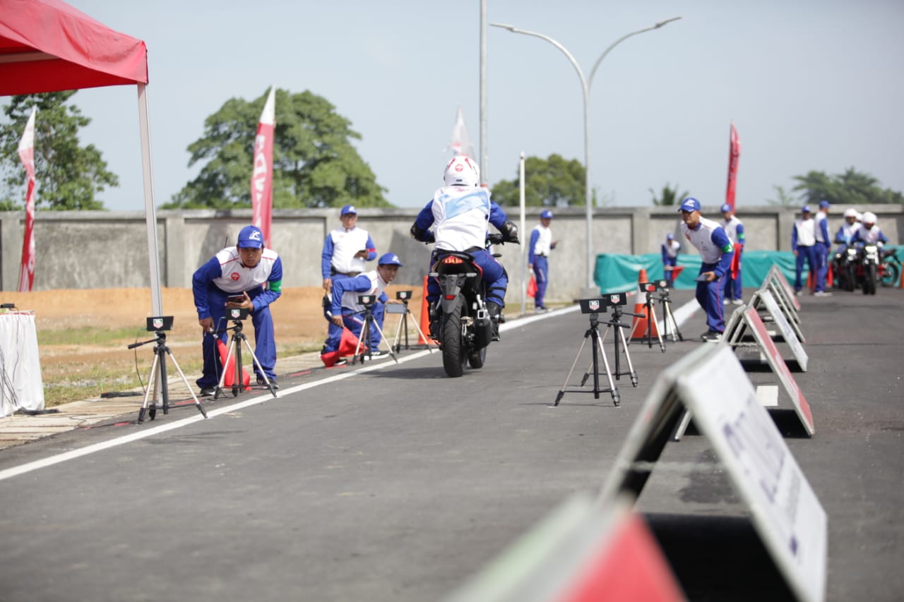 AHM Kuatkan Skill Instruktur Safety Riding Honda Untuk Masyarakat 2 d6f4126e bab7 4a46 a7e0 4456cc3d897a