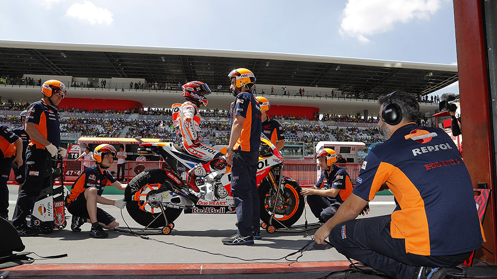 marc marquez pit lane repsol honda motogp 93