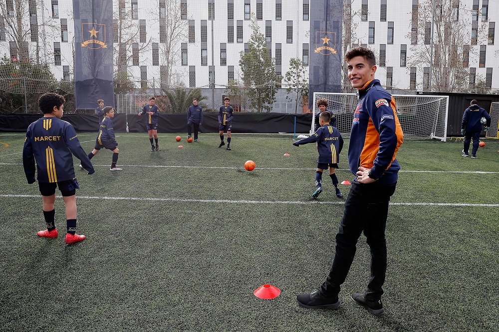 marc marquez sepak bola