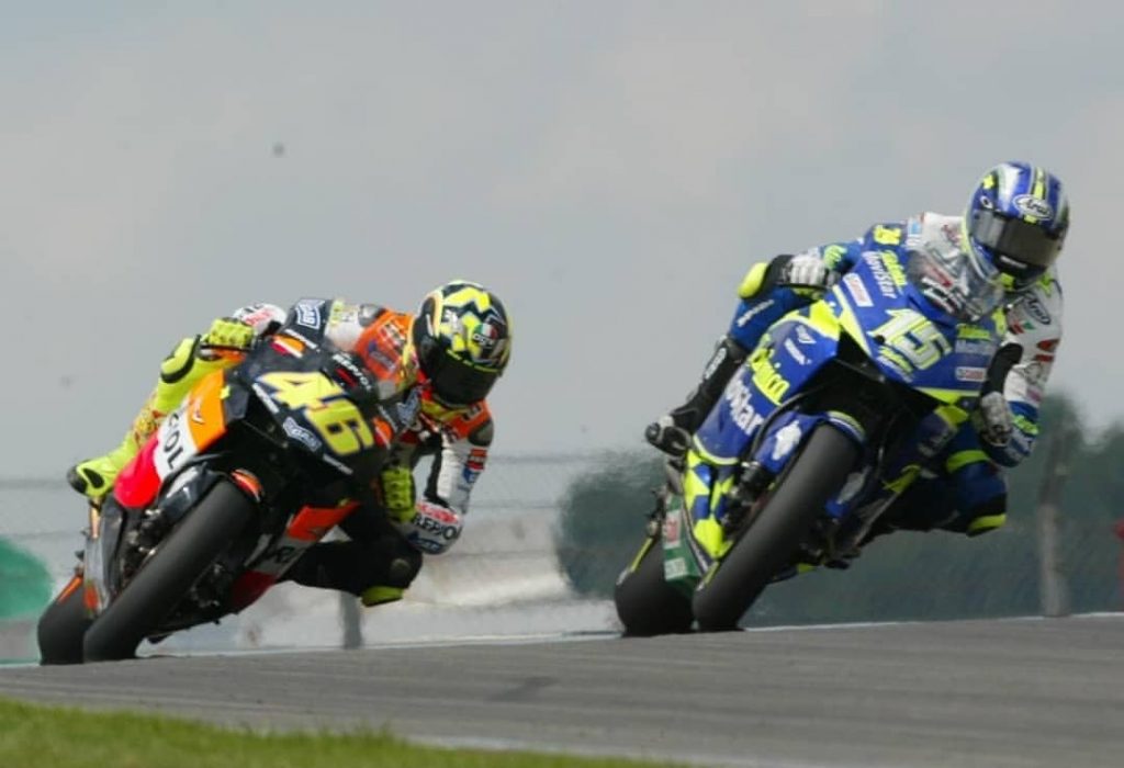 Valentino Rossi Pernah Menjadi Anak Emas Honda 2 2003 di Sachsenring Sete Gibernau Gresini Honda 0060 detik di depan Valentino Rossi Honda