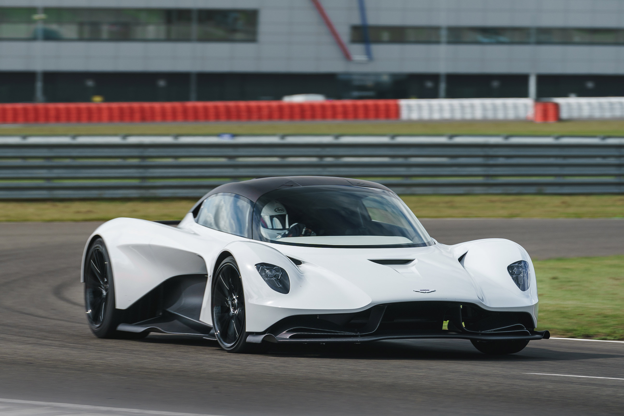 Sebelum Debut, Aston Martin Valhalla Dites di Sirkuit Silverstone 1 Aston Martin Valhalla 01 18