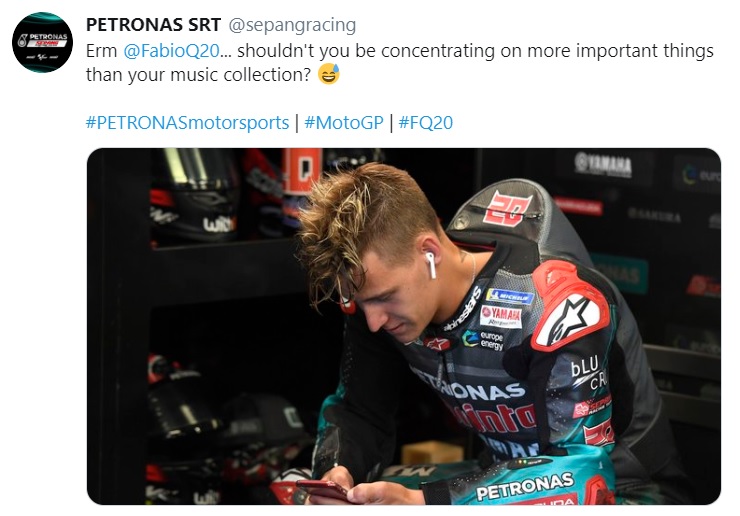 Fabio Quartararo Dengerin Musik 1