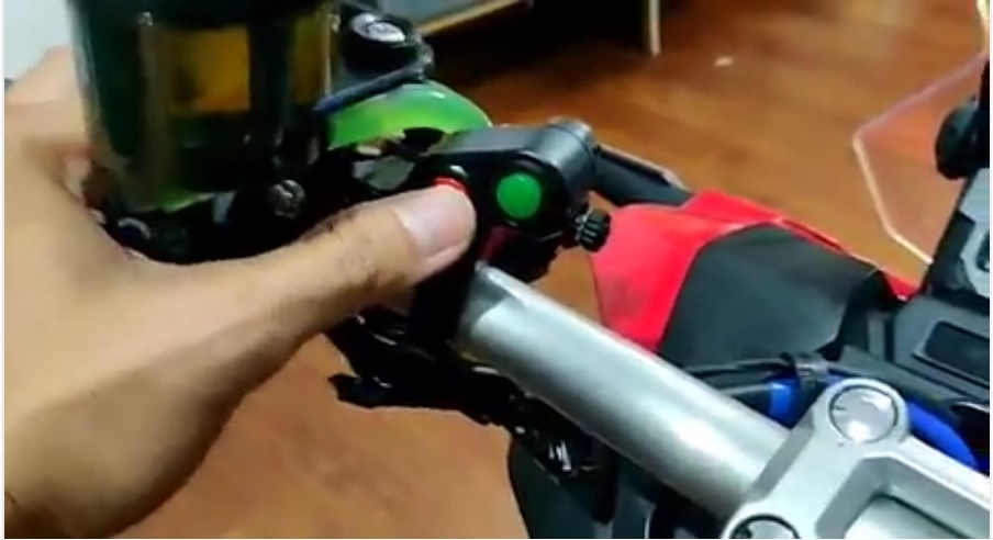 Honda ADV 150 dengan Tridente F20 S EVA Black Raptor 1