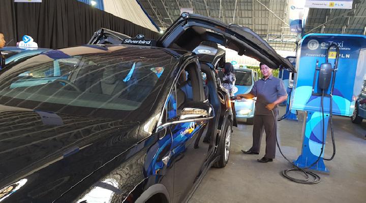 Soal Taksi Listrik, Indonesia Lebih Cepat dari Thailand 2 taksi listrik 1