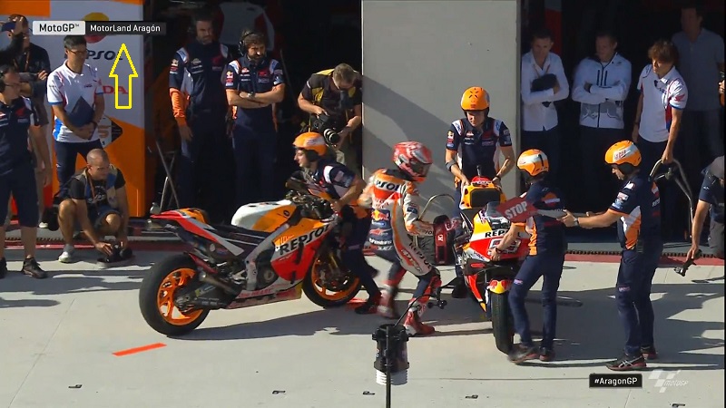 Foto-Foto Santai Marc Marquez Nonton FP3 dari Paddock Sampai Ngantuk ! 11 Foto Marquez santai FP3 Aragon 12