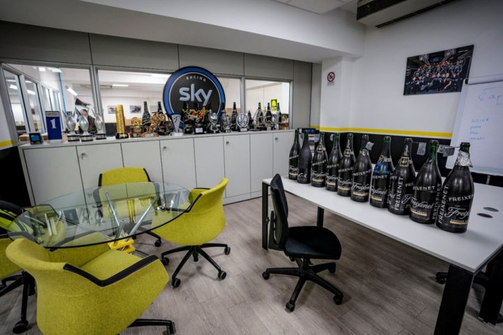 Headquarters VR46 Valentino Rossi Pamer Markas Pusat Kerajaan Bisnis nya 3