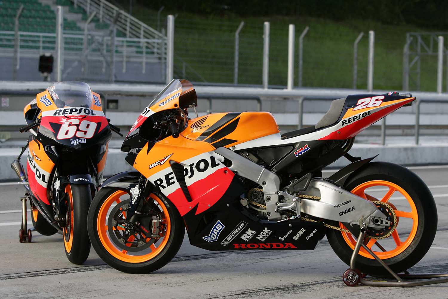 Spesifikasi Honda RC211V
