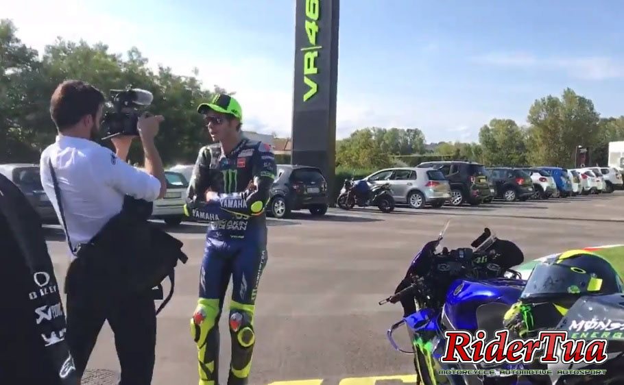 Valentino Rossi Berangkat dari Rumah ke Sirkuit 1