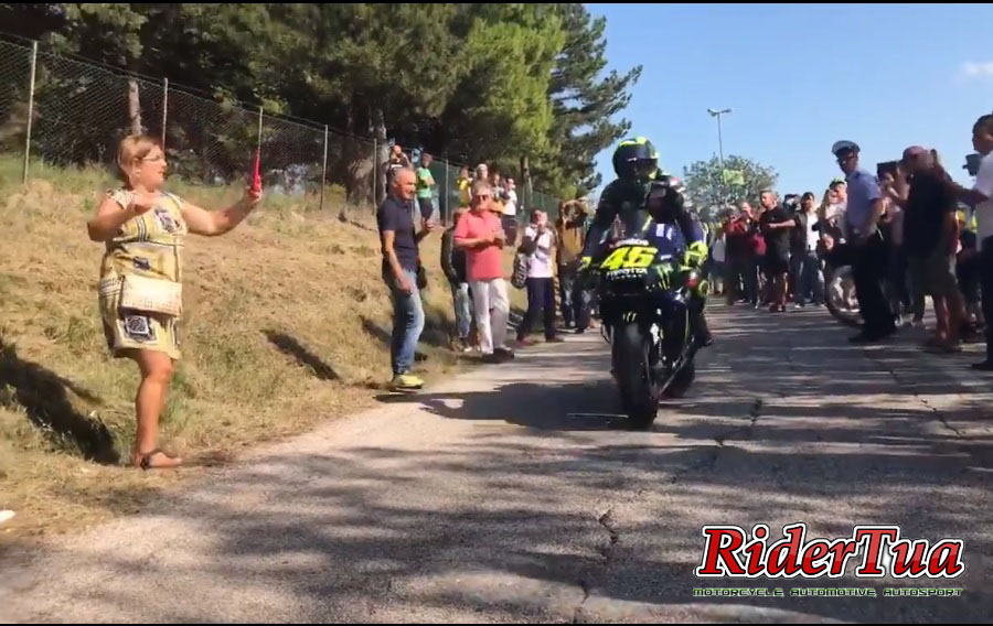 Valentino Rossi Berangkat dari Rumah ke Sirkuit 4