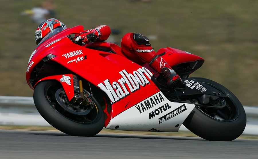 Uniknya Yamaha YZR-M1 Tahun 2002, Masih Pakai Karburator Jadul ! 2 YZR M1 0WM1 2002 1