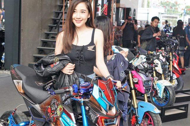 Honda Girl Beautiful