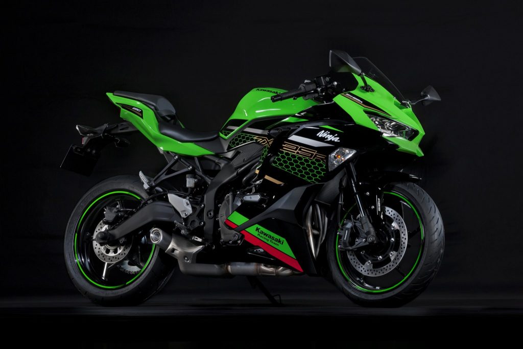 Ninja ZX-25R: 250cc 4 Silinder Sematkan Teknologi Superbike ! 4 Kawasaki Ninja 4 silinder 2020