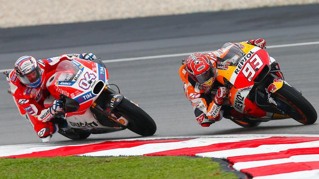 Hanya Ducati yang Bisa Mengalahkan Marquez? 1 Marc Marquez Dovizioso Valencia 2017