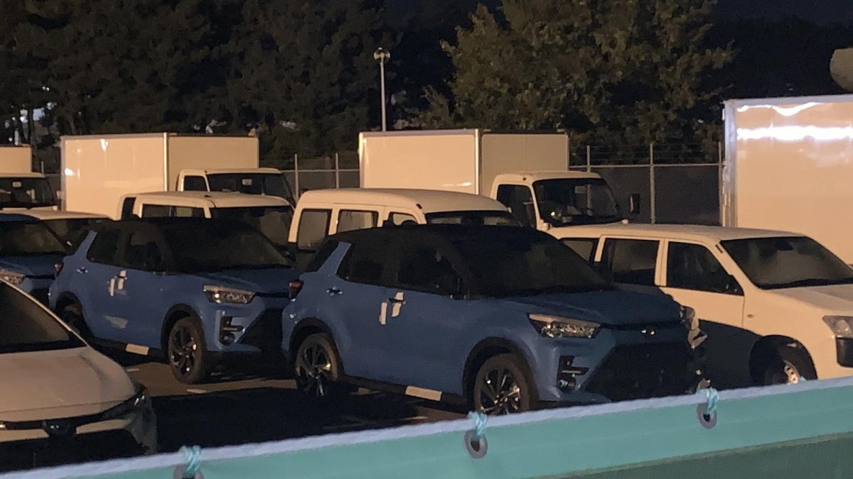 Kembaran Daihatsu Rocky Sudah Dibekali Fitur Smart Assist 2 2020 toyota raize front three quarters spy shot 3e11